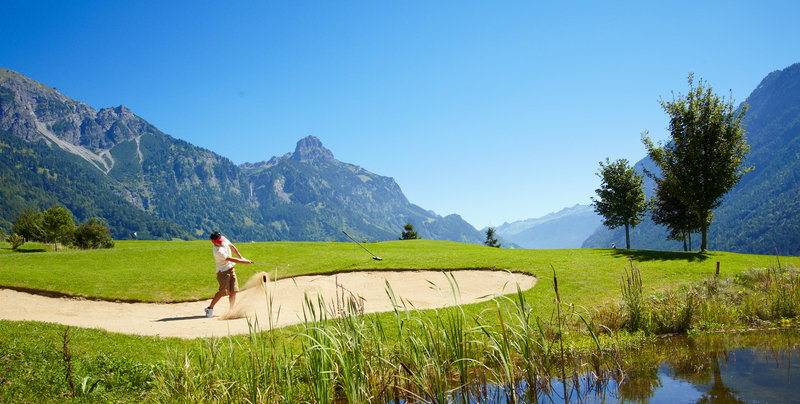 Abschlagen auf dem 18-Loch Golfplatz Bludenz-Braz © Bildarchiv Alpenregion Bludenz.jpg